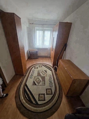 De vanzare apartament cu 3 camere, situat central, zona Politiei, mobilat Pret 45000euro - imagine 4