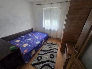 De vanzare apartament cu 3 camere, situat central, zona Politiei, mobilat Pret 45000euro - imagine 3