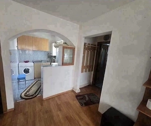 De vanzare apartament cu 3 camere, situat central, zona Politiei, mobilat Pret 45000euro - imagine 6