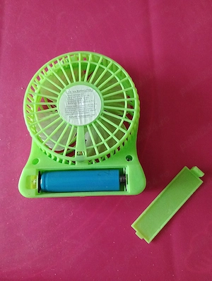 304. Ventilator portabil cu lanterna si baterie reîncărcabilă, functional - imagine 3