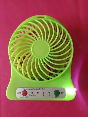 304. Ventilator portabil cu lanterna si baterie reîncărcabilă, functional