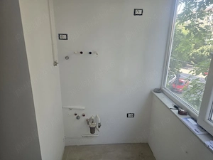 Apartament cu 3 camere recent renovat, decomandat 2bai +balcon, 67mp utili zona Lipovei - imagine 2