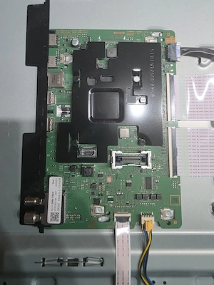 Dezmembrez tv Samsung ue55au8072