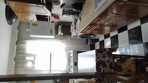 Vând apartament cu trei camere sau schimb cu garsoniera plus diferența 