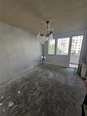Apartament 3 camere Semidecomandat  Pta. Sudului - imagine 3
