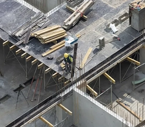 Firmă de construcții caută echipe de dulgheri