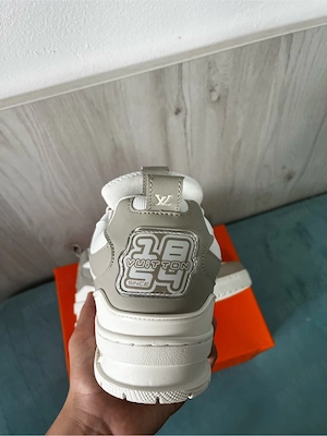 Adidași Louis Vuitton Trainer Sneaker   Skate Khaki   Mărimea 8 (42)