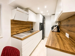 Casă renovată cu teren de 938 mp, garaj și anexă – Valu lui Traian - imagine 7