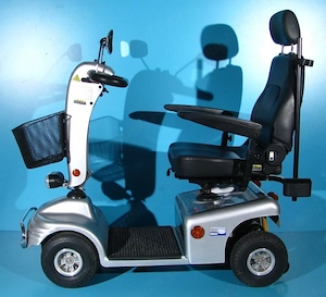 Scuter electric cu 4 roti pentru batrani Shoprider - 6 km h