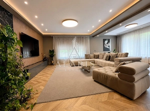 Casa de lux cu 5 camere, 5 bai, in zona Lipovei