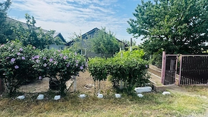 Casă de vânzare în Fetești-Gară   Zonă liniștită, lângă parc (500 mp teren + solar) - imagine 2
