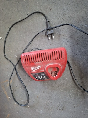 incarcator milwukee 12 v
