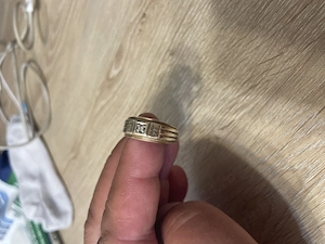 Vând inel de aur cu piatră diamant barbatesc