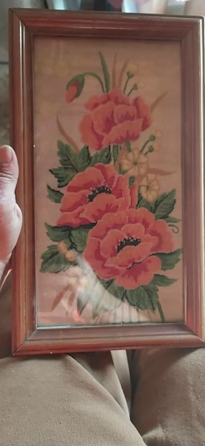 Vând goblen vintage  deosebit Buchet de maci lucrat manual in punct mic