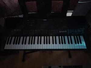 Vând orga Yamaha PSR -E463