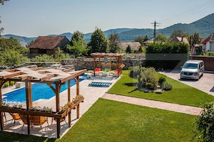 Pensiune cu piscină și teren de 3.000 mp | Zonă turistică Livezile – Rimetea - imagine 3