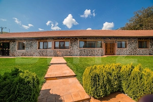 Pensiune cu piscină și teren de 3.000 mp | Zonă turistică Livezile – Rimetea - imagine 2