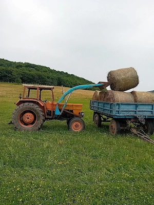 Tractor cu frontal plus remorca
