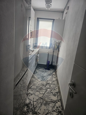 Apartament cu 3 camere de vânzare - imagine 2