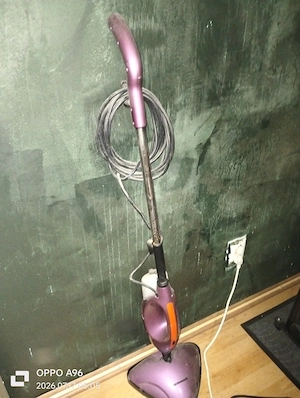 Vând aspirator vertical 150 lei negociabil 