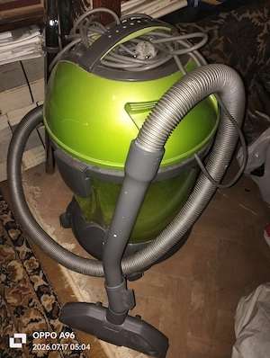 Vând aspirator cu apa,330 Ron neg