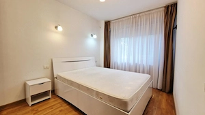 Apartament 3 camere Timpuri Noi-Sincai, etaj 2, decomandat, 2 bai, liber