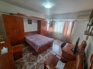 Casa de cultura-garsoniera decomandata in bloc de apartamente