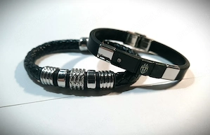 2 bratari barbatesti (una Juventus)