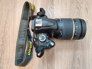 Vand Nikon D5000 + obiectiv Tamron 18 - 270mm + accesorii 1100RON