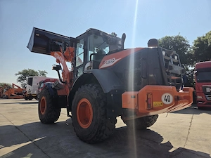 INCARCATOR HITACHI 14tone, cupa 2,5mc, 2018, 5.304h, 21.348km, Full option, leasing 69.900 EUR