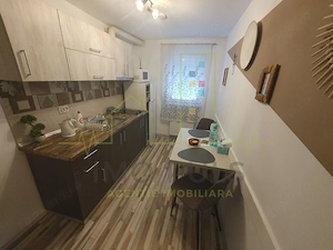 Casa + 5 apartamente + spatiu de inchiriat + parcari. Pretabil locuit + afacere - imagine 8