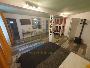 Casa + 5 apartamente + spatiu de inchiriat + parcari. Pretabil locuit + afacere - imagine 3