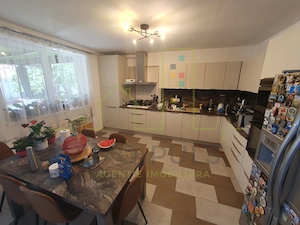 Casa + 5 apartamente + spatiu de inchiriat + parcari. Pretabil locuit + afacere - imagine 19