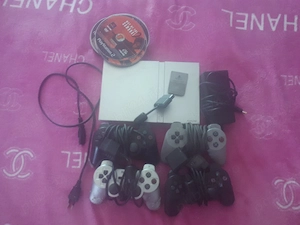 bună mă numesc Elisei vând acest PS2 cu patru controllere cu 30 de jocuri și are și card de memorie