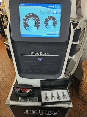 Aparat Profesional Laser Nd:YAG   Îndepărtare Tatuaje & Carbon Peel (Tratamentul Black Doll)