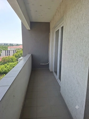 Garsonieră decomandată 41 mp, balcon spatios 7 mp, Brazdă  - imagine 6