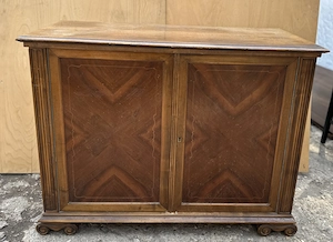 Comoda Vintage Stil Neoclasic cu influente Empire   Bidermeier; Mic Dulap cu 2 usi