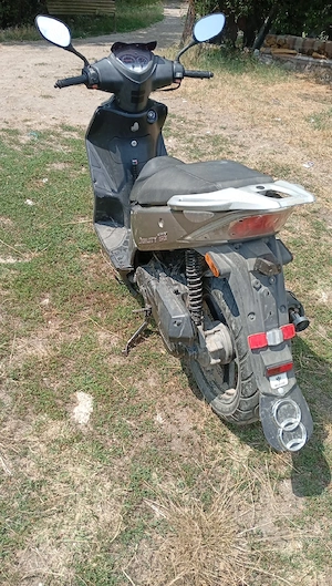Vând scuter Kymco    - imagine 5