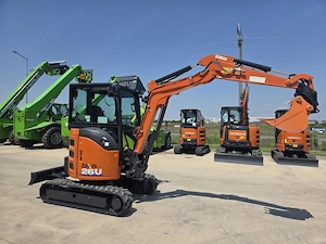 Miniexcavator 2,7tone, HItachi ZX26U-6, 2025, EX DEMO, 995h, Cupla rapida hidr+3 cupe noi, 1,5m lat - imagine 4