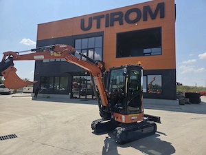 Miniexcavator 2,7tone, HItachi ZX26U-6, 2025, EX DEMO, 995h, Cupla rapida hidr+3 cupe noi, 1,5m lat - imagine 10