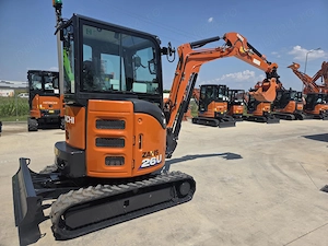 Miniexcavator 2,7tone, HItachi ZX26U-6, 2025, EX DEMO, 995h, Cupla rapida hidr+3 cupe noi, 1,5m lat - imagine 2