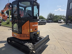 Miniexcavator 2,7tone, HItachi ZX26U-6, 2025, EX DEMO, 995h, Cupla rapida hidr+3 cupe noi, 1,5m lat - imagine 14