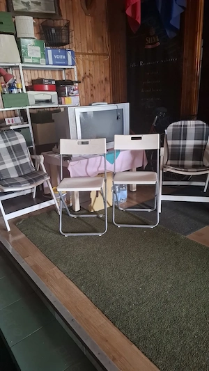 vand scaunele ce se vad in poza