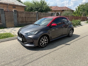 Toyota Yaris hybrid bicolor