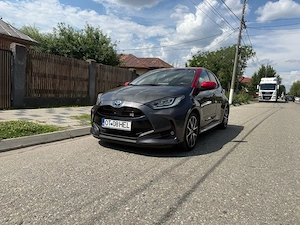 Toyota Yaris hybrid bicolor - imagine 2