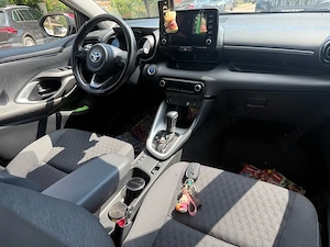 Toyota Yaris hybrid bicolor - imagine 4