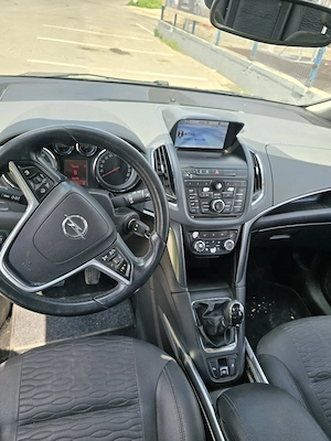 Opel Zafira Tourer 2.0 CDTI   7 locuri - imagine 1