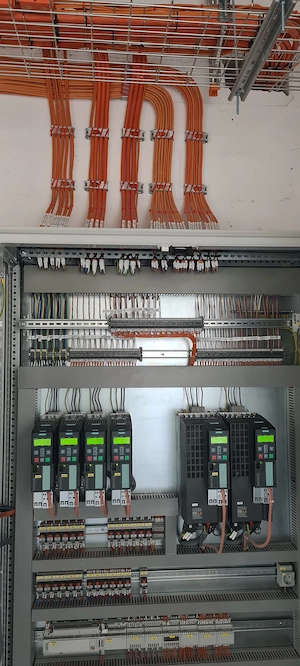 Angajam TEHNICIAN instalare sisteme de securitate   ELECTRICIAN   Ajutor ELECTRICIAN - imagine 4