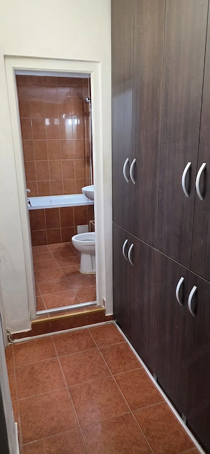 Inchiriez Ap. 2 camere Rogerius, str.Ovidiu colt cu Lacul Rosu,Et 1,loc de parcare - imagine 3