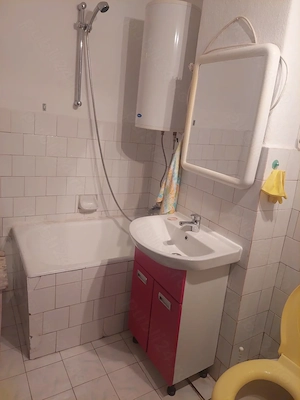 Vând apartament două camere decomandat  etaj  1  - imagine 8